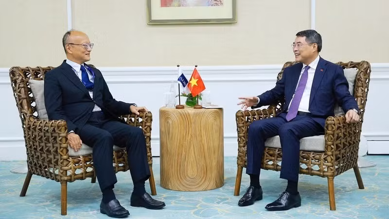 越南政府总理黎明兴会见亚洲开发银行行长。