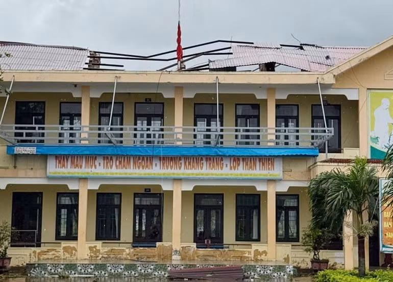 富泽乡的学校受到第10号风暴的严重影响。