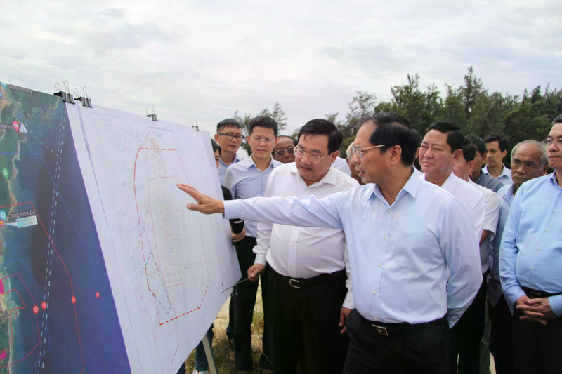 裴青山副总理视察宁顺一号和二号核电站项目的规划建设工作。（图片来源：青年报）