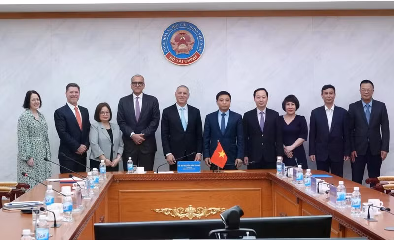 越南财政部部长阮文胜会见汇丰集团首席执行官艾桥智一行。（图片来源：财政部）