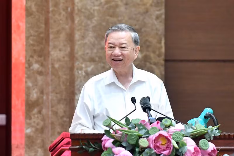 越共中央总书记苏林在会上发表讲话。