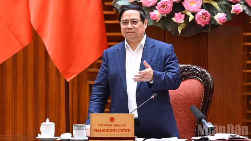 范明正总理在会上发表讲话。