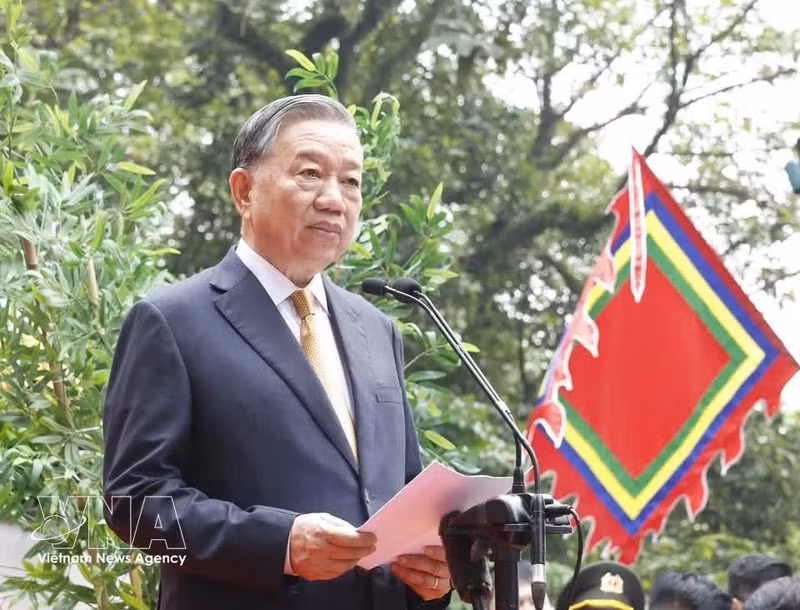 越共中央总书记、国家主席苏林在国家特殊历史遗迹区雄王庙致辞。（图片来源：越通社）