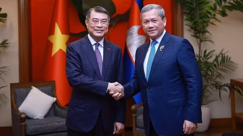 越南总理黎明兴会见柬埔寨首相洪玛奈。