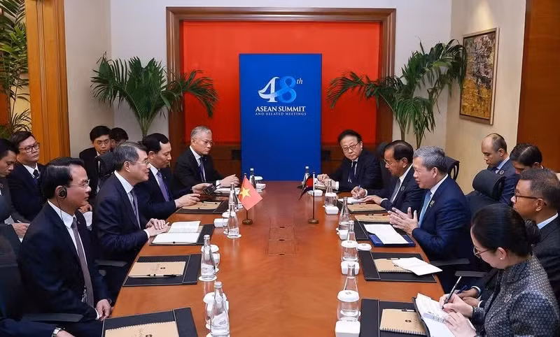 越南总理黎明兴会见柬埔寨首相洪玛奈。
