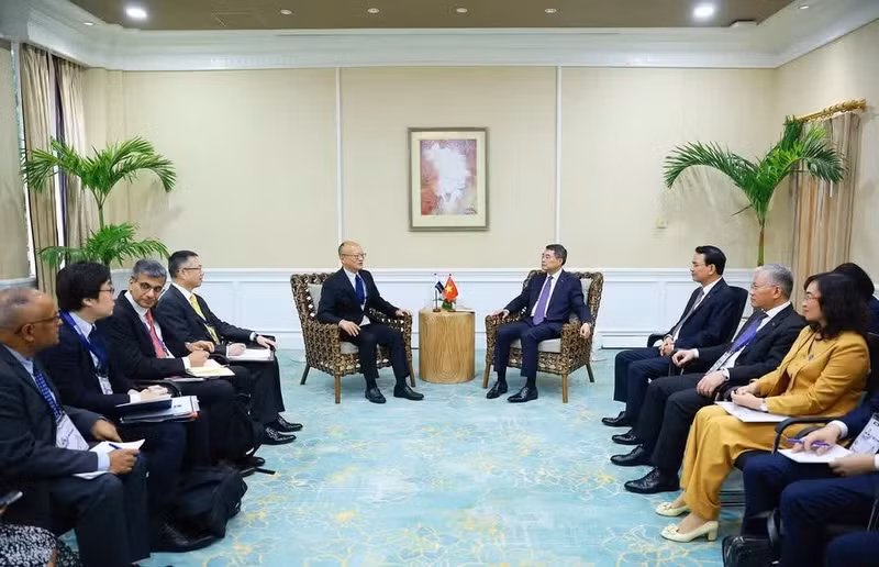 越南政府总理黎明兴会见亚洲开发银行行长神田真人。