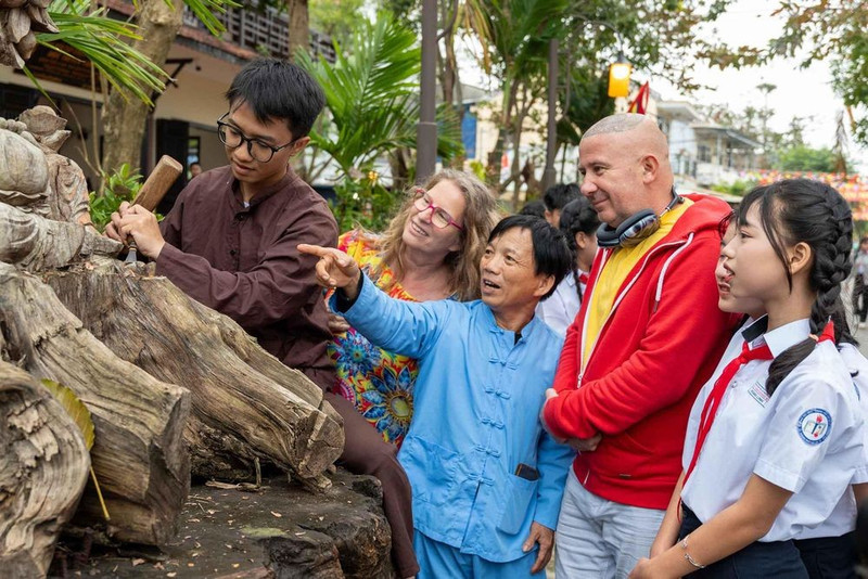 在越南旅游的国际游客。