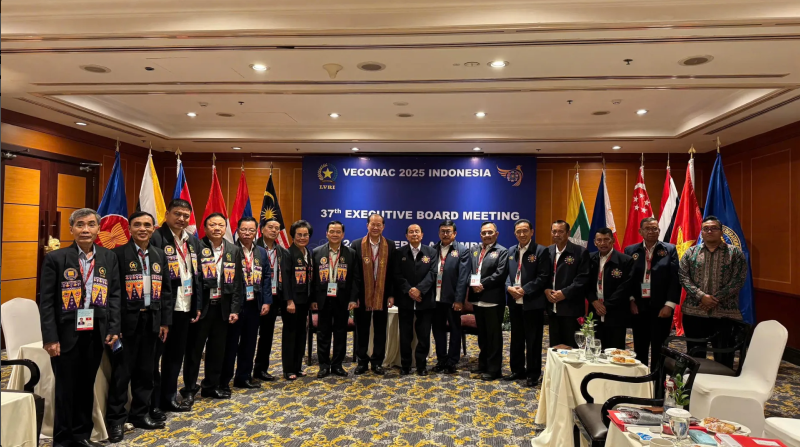 参加2025年东盟老兵联合会第24届大会的越南代表团。