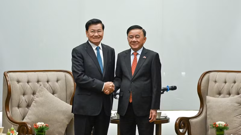 越共中央书记处常务书记陈锦秀与老挝人民革命党中央总书记、国家主席通伦·西苏里。