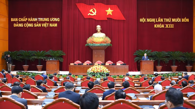 越共中央总书记苏林致闭幕词。