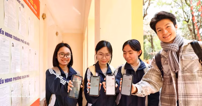 1800余名河内国民经济大学学生选民已准备好迎接这一重要日子，并在VNeID应用上“晒出”自己的投票地点。（图片来源：越通社）