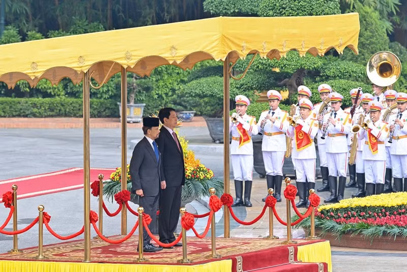 文莱达鲁萨兰国苏丹哈吉·哈桑纳尔·博尔基亚对越南进行国事访问。