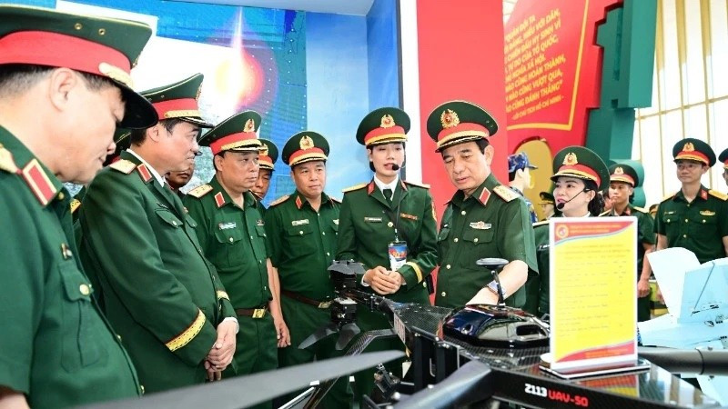 全面建设新时代“模范、标杆”的强大军队。