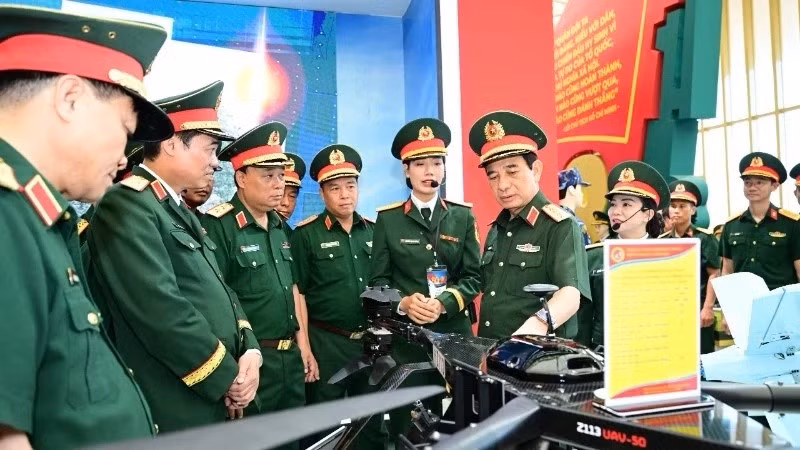 全面建设新时代“模范、标杆”的强大军队。