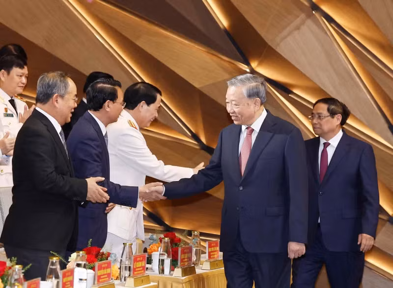 苏林总书记、国家主席与各位代表。