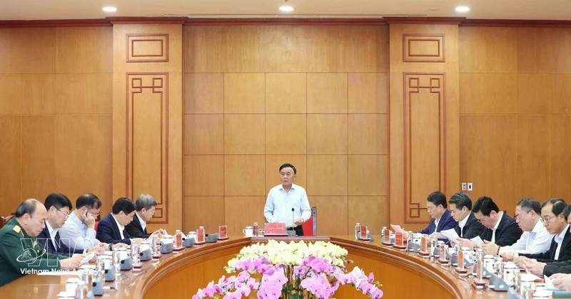 陈锦秀同志主持会议。（图片来源：越通社）