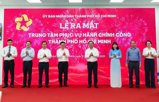 胡志明市公共行政服务中心揭牌仪式。