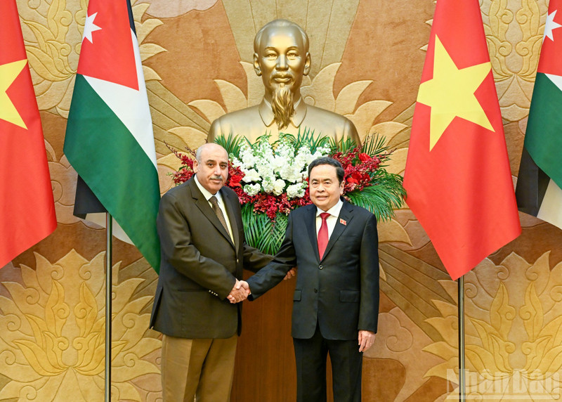 国会主席陈青敏迎接并同约旦众议院议长马赞·图尔基·埃尔·卡迪举行会谈【组图】