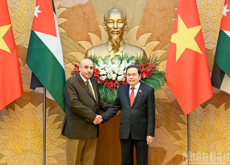 国会主席陈青敏迎接并同约旦众议院议长马赞·图尔基·埃尔·卡迪举行会谈【组图】