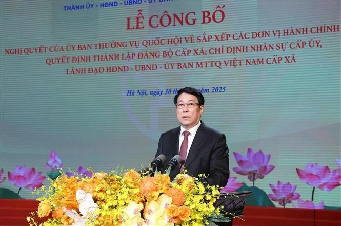国家主席梁强在仪式上发表讲话。