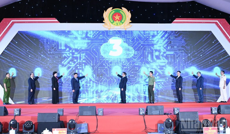 范明正总理出席一号国家数据中心揭牌仪式暨该中心国家数据系统正式投运仪式。