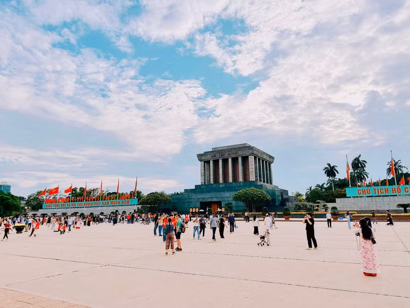 附图：胡志明主席陵。