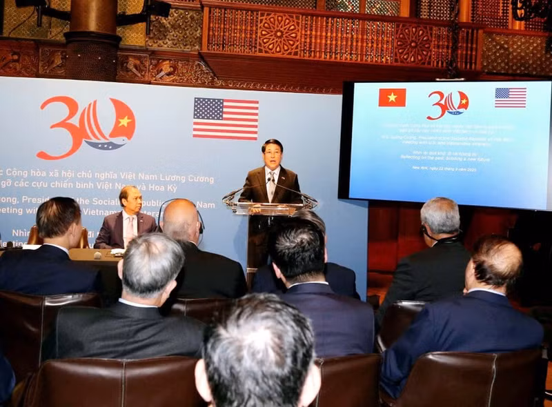 梁强主席在见面会上发表讲话。（春棋 摄）