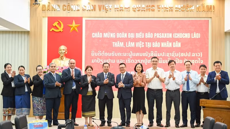 各位代表合影留念。