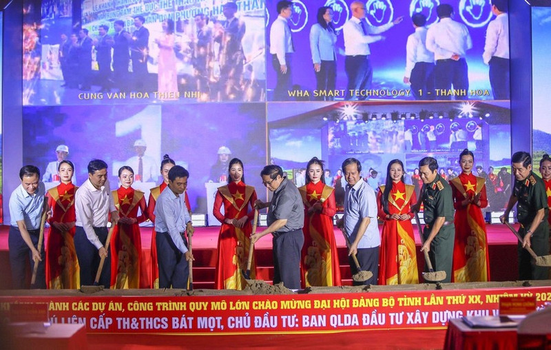 政府总理范明正出席清化省主会场并主持开工仪式。（图片来源：教育时代报）