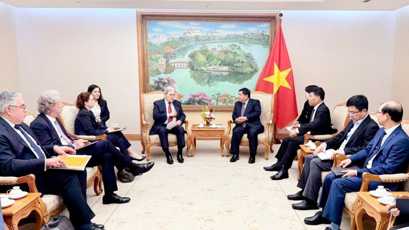 越南政府副总理阮志勇会见新西兰外交部长温斯顿·彼得斯。