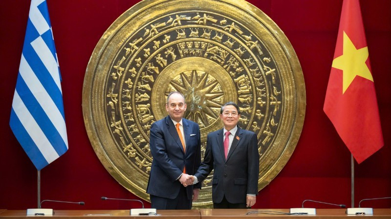 越南国会副主席阮德海与希腊议会第一副议长普拉基奥塔基斯举行会谈。