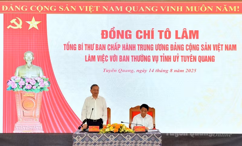 苏林总书记在会上发表讲话。（图片来源：宣光省报）