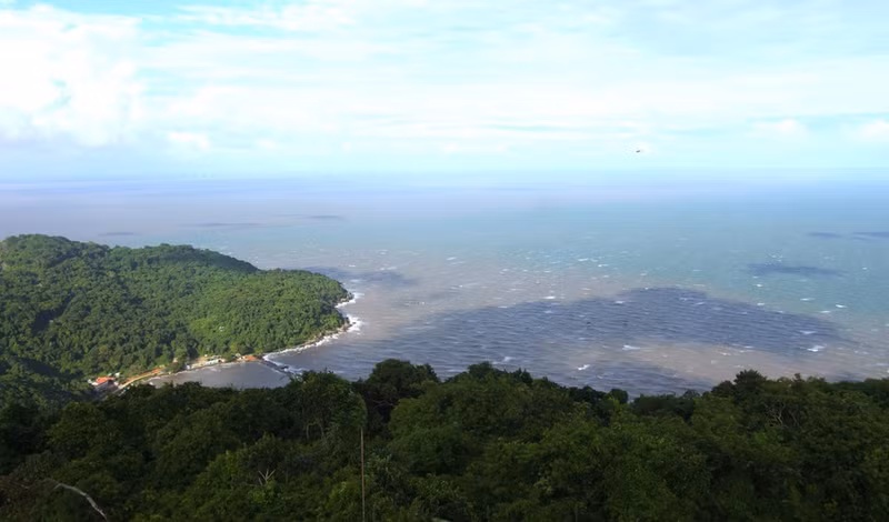 薯岛群岛位于金瓯角东南方向，距离陆地约12海里，总面积约4平方公里，最高点海拔318米。