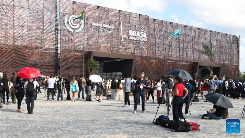 2025年11月10日，代表们在巴西贝伦出席《联合国气候变化框架公约》第三十次缔约方大会（COP30）。（图片来源：新华社）