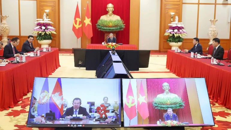 越共中央总书记苏林同柬埔寨人民党主席洪森通电话。