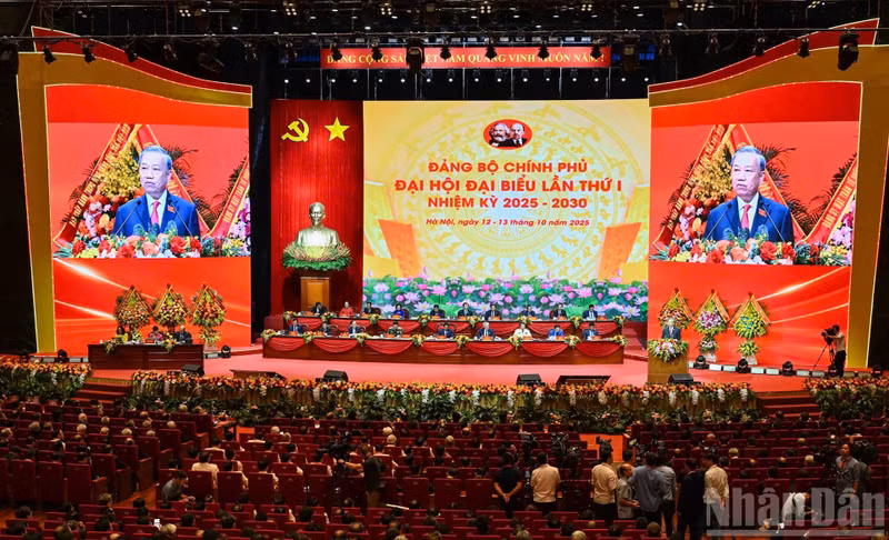 越共政府第一次代表大会场景。