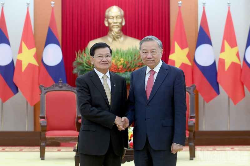 越共中央总书记苏林与老挝人民革命党中央总书记、国家主席通伦·西苏里。