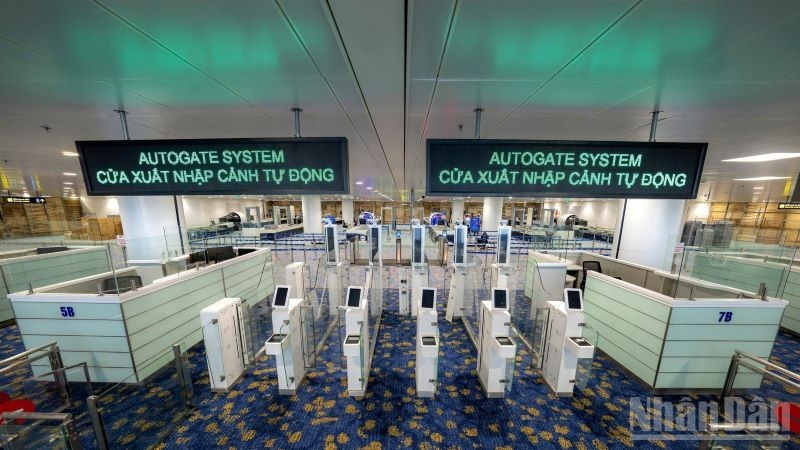 扩建后的内排T2航站楼设有自动化入境通道。