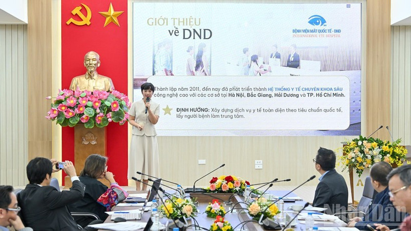 11月15日，评审会听取了各项目的陈述，并在决赛中与项目代表进行了讨论和对话。（水原 摄）