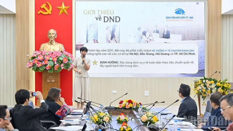 11月15日，评审会听取了各项目的陈述，并在决赛中与项目代表进行了讨论和对话。（水原 摄）