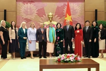 双方代表合影。