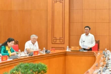 越共中央书记处常务书记陈锦秀主持会议。