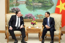 越南政府副总理裴青山会见美国驻越南大使马克·纳珀。