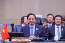 范明正总理出席会议。