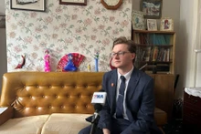 英国共产党党员、越南政治历史研究学者基里尔·惠特克。（图片来源：越通社）