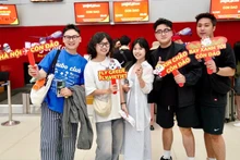 乘坐越捷航空河内、胡志明市与昆岛航线的旅客。