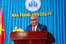 乔撒姆·纳帕特总理在工作会谈上发表讲话。