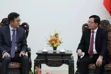 越南政府副总理胡国勇会见韩国GS集团副董事长兼总经理许榕秀。（图片来源：政府门户网）