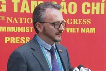 《真理报》（Pravda）副总编辑、俄罗斯联邦共产党中央委员会委员米哈伊尔·科斯特里科夫。（图片来源：越通社）