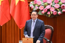 范明正总理在会上发表讲话。